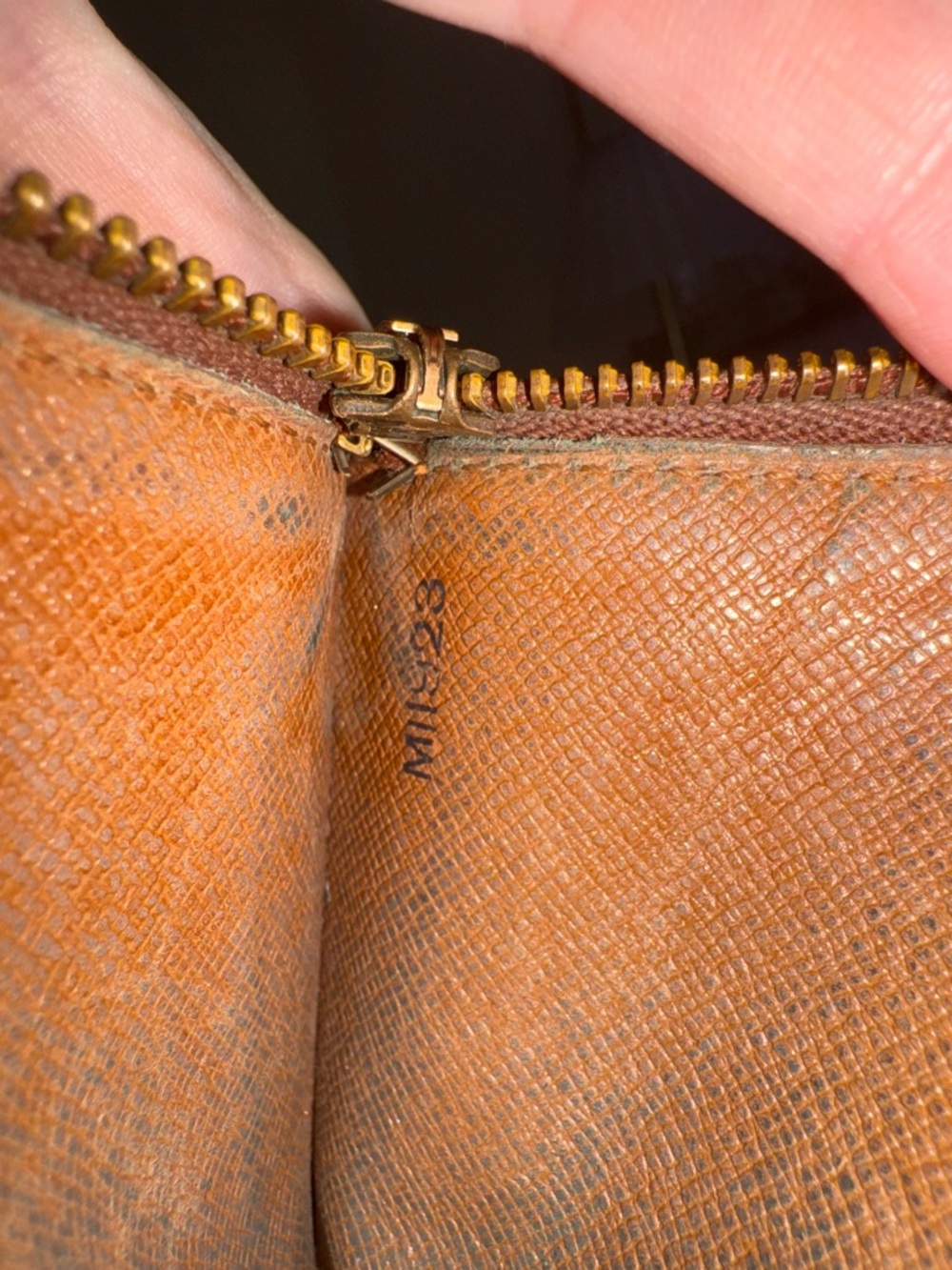 ✅AUTH✅SET OF LOUIS VUITTON WALLET ON A CHAIN+KEYHOLDER - Picture 16 of 17